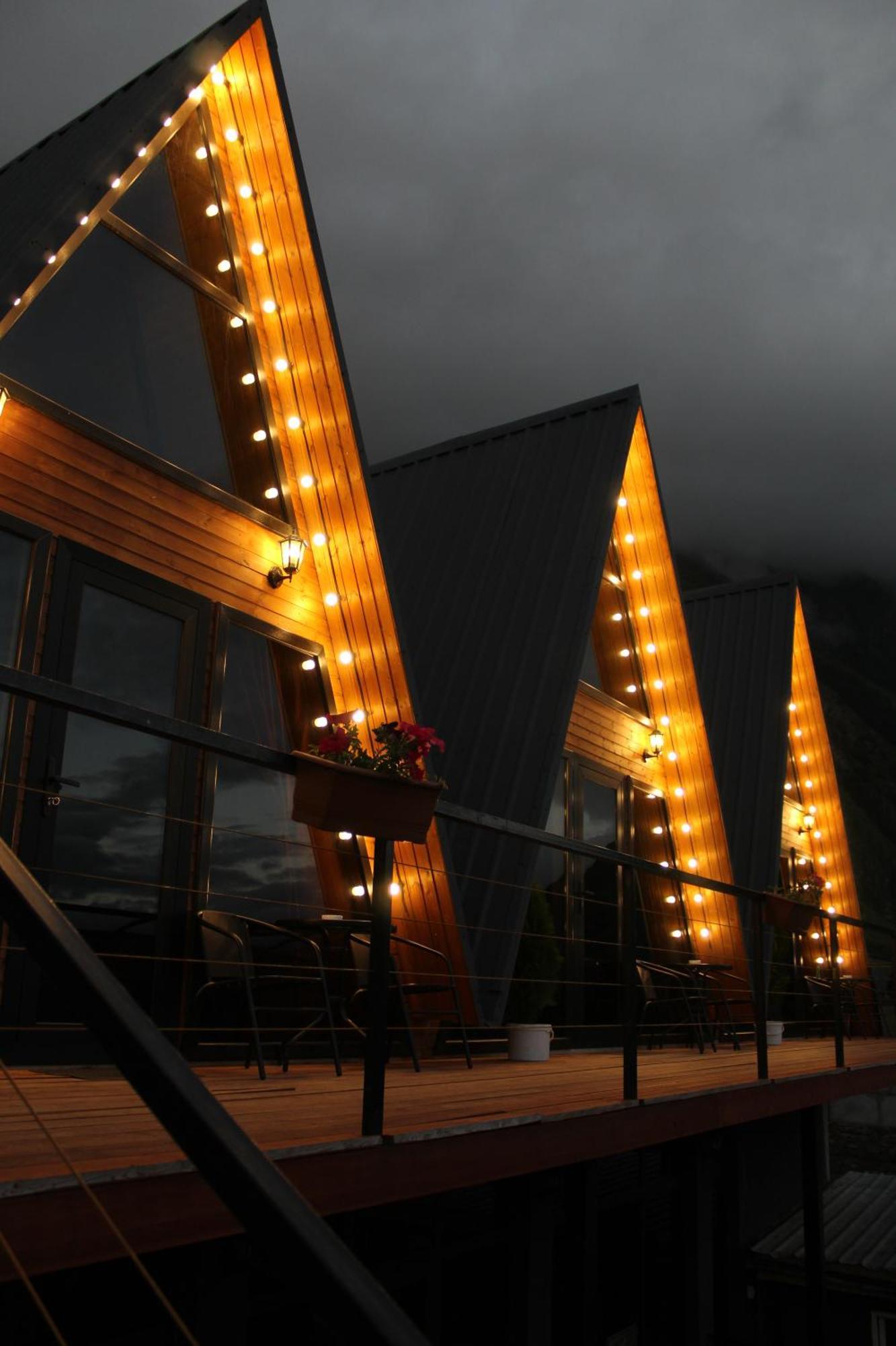 Hotel Pyramid Kazbegi Exterior foto